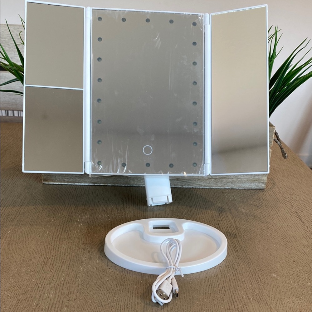 LED Tri-Fold Makeup Mirror with Magnification - Picture 3 of 5